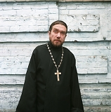 Father Valery Soldatov once chaired a diocesan department in charge of prisons. Andrei Perets worked for him in his church as a sacristan and even wore a cassock. Then their paths diverged. Father Valery believes hard-core criminals are practically impossible to rectify. ‘Maybe someone succeeded in it but not me”, - he says. 